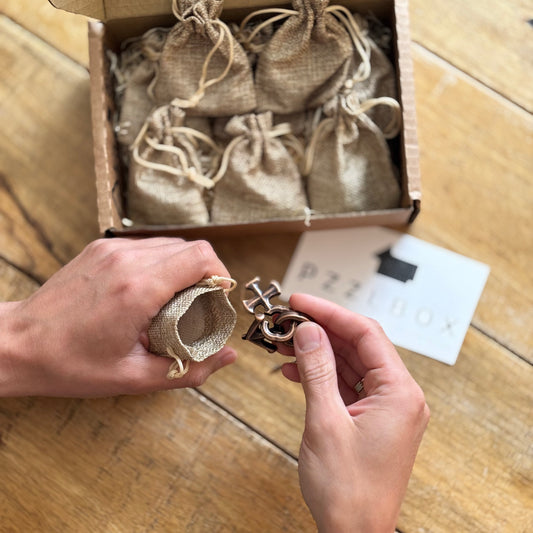 Surprise Box L (12 brainteasers)